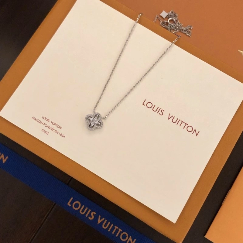 Louis Vuitton Necklaces Bold 247816