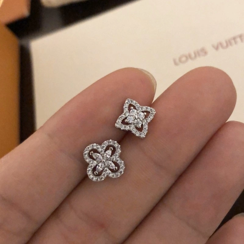 Louis Vuitton Necklaces Bold 247816