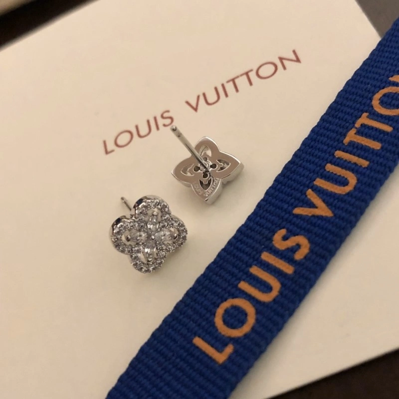 Louis Vuitton Necklaces Bold 247816