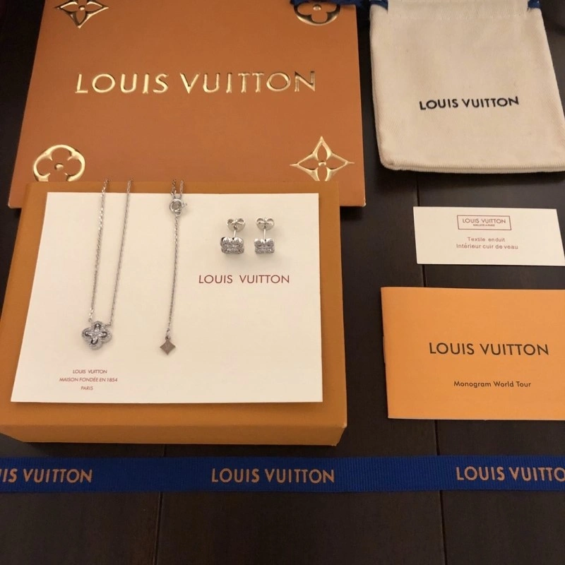Louis Vuitton Necklaces Bold 247816