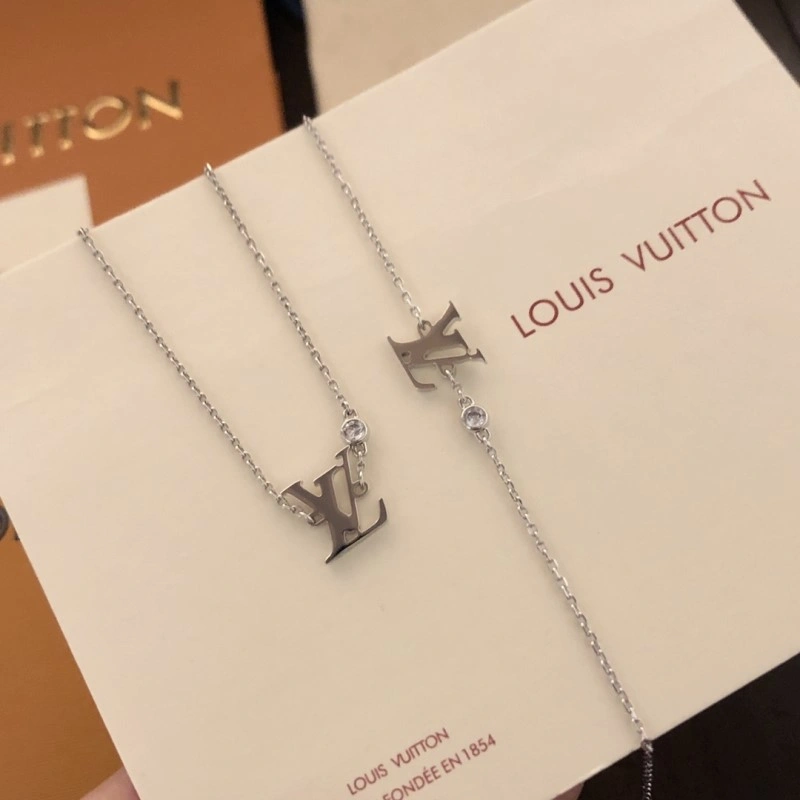 RelaxedFit Louis Vuitton Necklaces 247811
