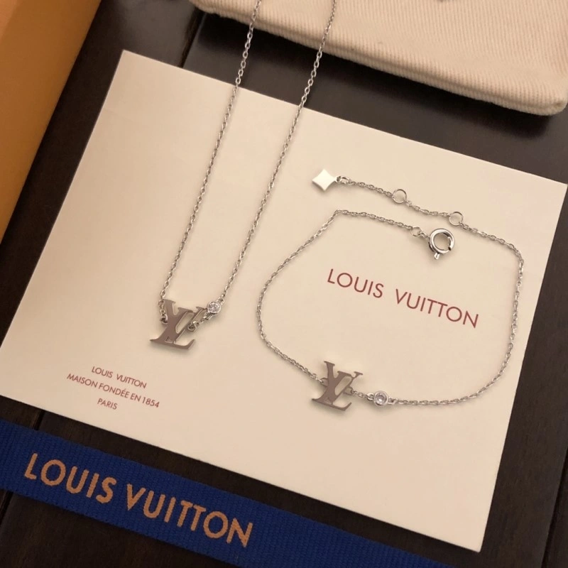 RelaxedFit Louis Vuitton Necklaces 247811