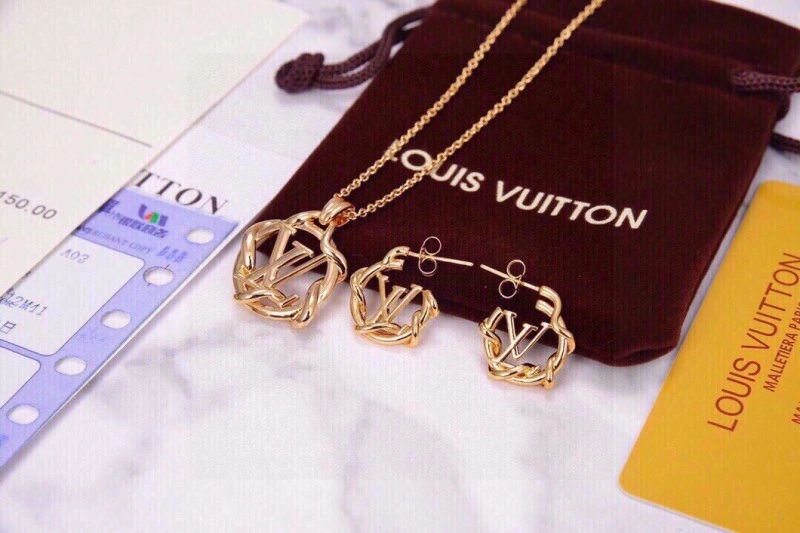 Louis Vuitton Necklaces Fashionable 247801
