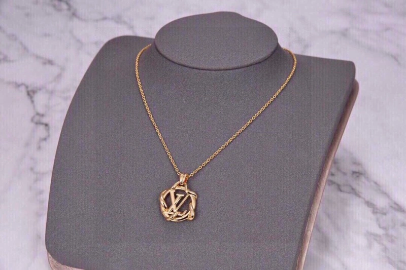 Louis Vuitton Necklaces Fashionable 247801