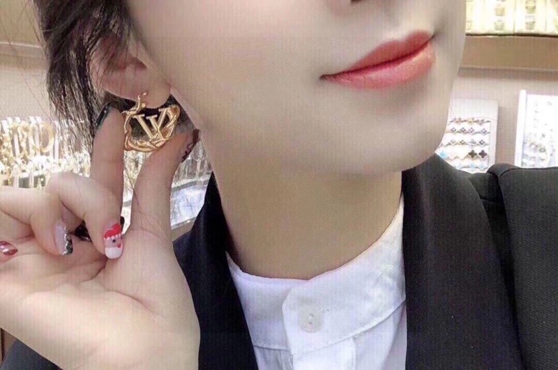 Louis Vuitton Necklaces Fashionable 247801