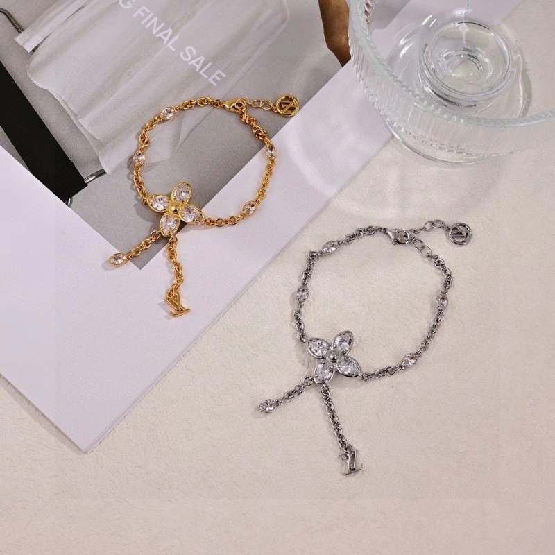 Louis Vuitton Necklaces Practical 247800