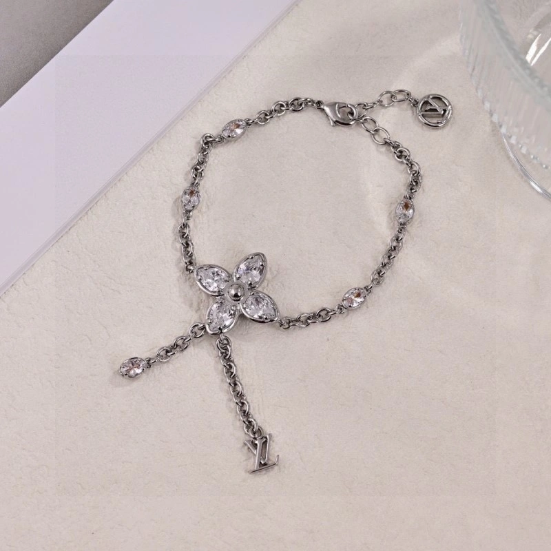Louis Vuitton Necklaces Practical 247800