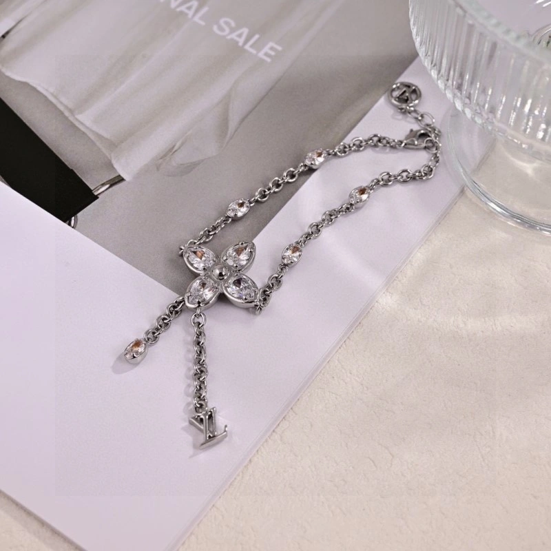 Louis Vuitton Necklaces Practical 247800