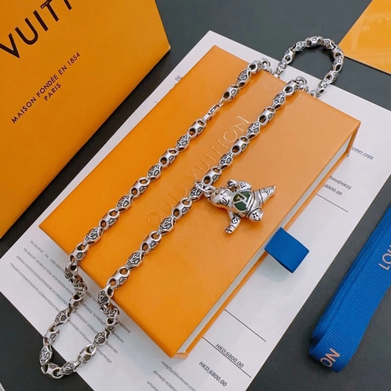 Packable Louis Vuitton Necklaces 247794