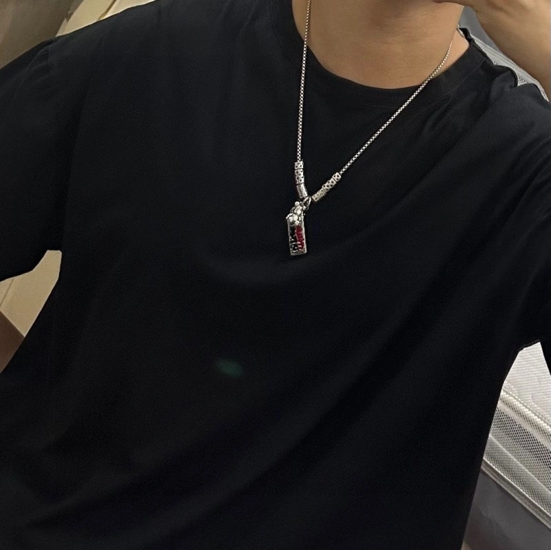 Compact Louis Vuitton Necklaces 247795