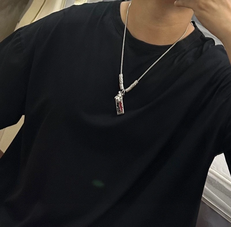 Compact Louis Vuitton Necklaces 247795