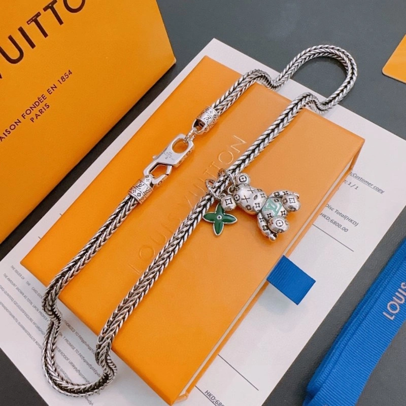 Elegant Louis Vuitton Necklaces 247793