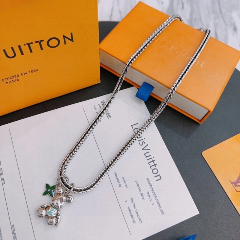 Elegant Louis Vuitton Necklaces 247793