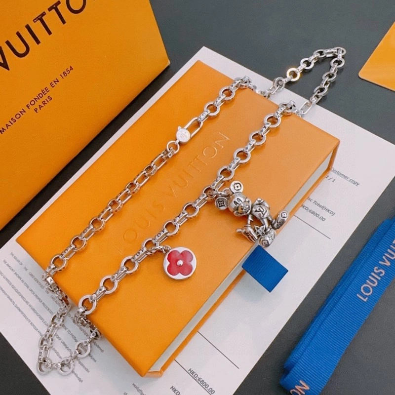 Louis Vuitton Necklaces Supportive 247792