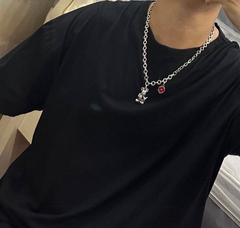 Louis Vuitton Necklaces Supportive 247792