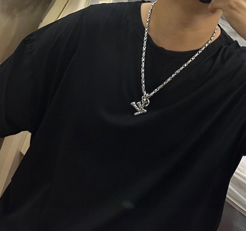 ModernLook Louis Vuitton Necklaces 247791