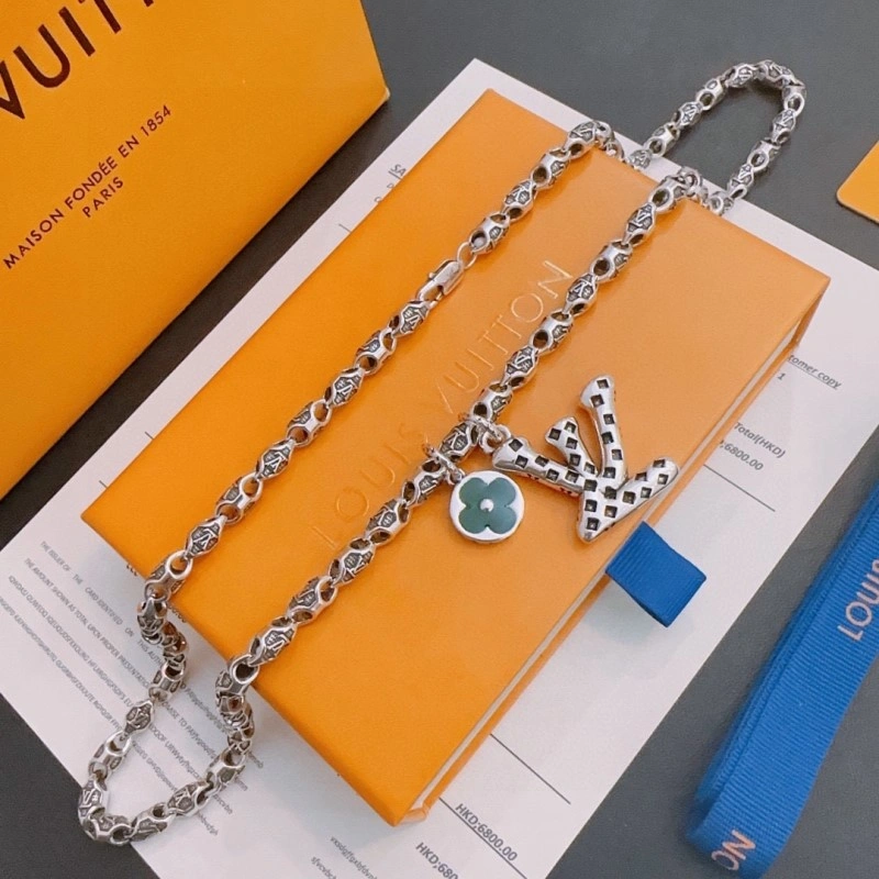 ModernLook Louis Vuitton Necklaces 247791
