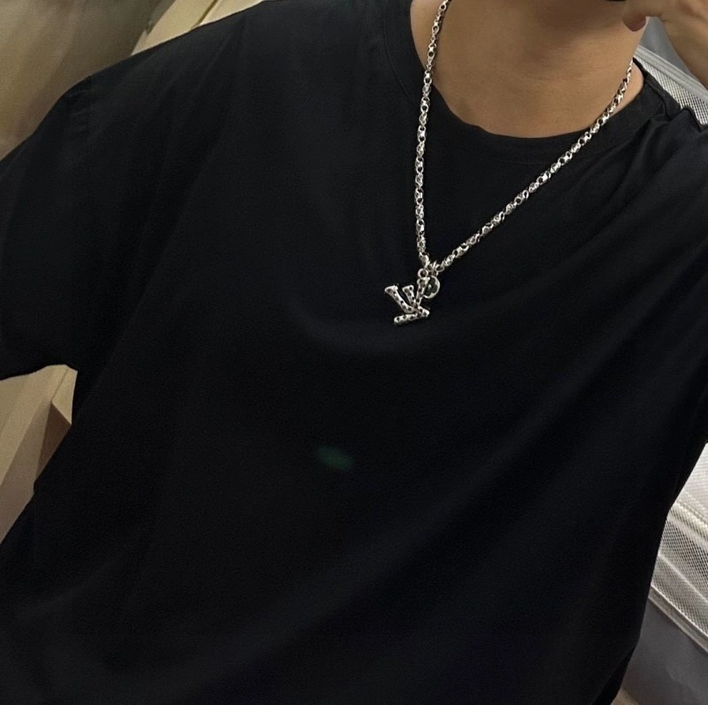 ModernLook Louis Vuitton Necklaces 247791
