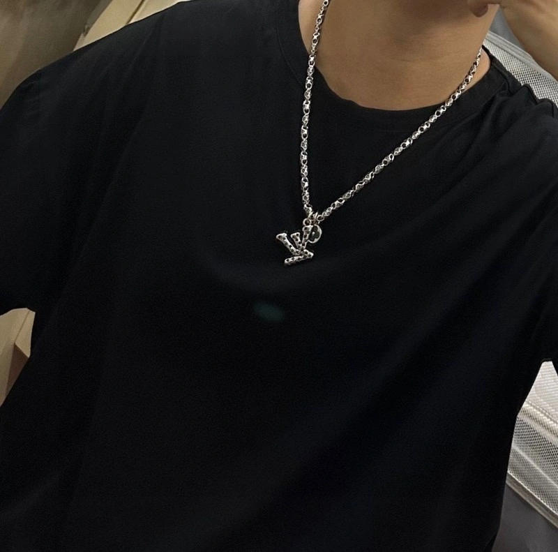 ModernLook Louis Vuitton Necklaces 247791