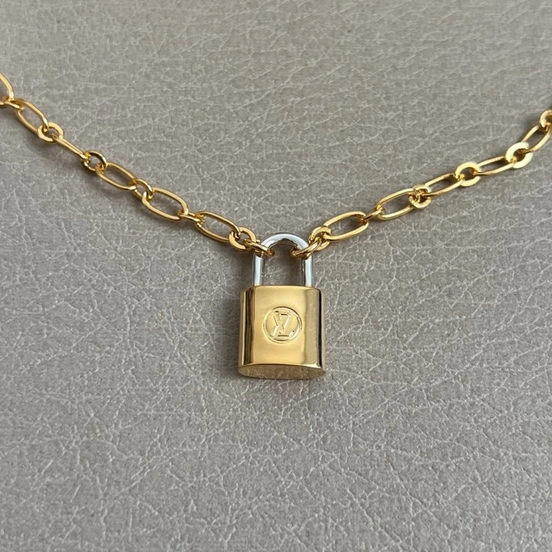 WrinkleFree Louis Vuitton Necklaces 247790