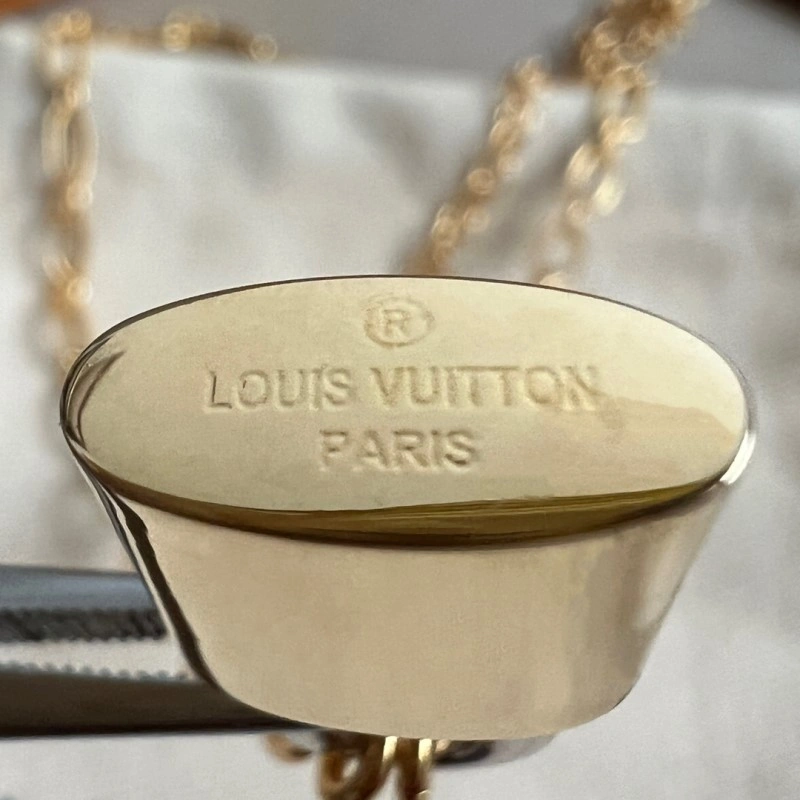 WrinkleFree Louis Vuitton Necklaces 247790