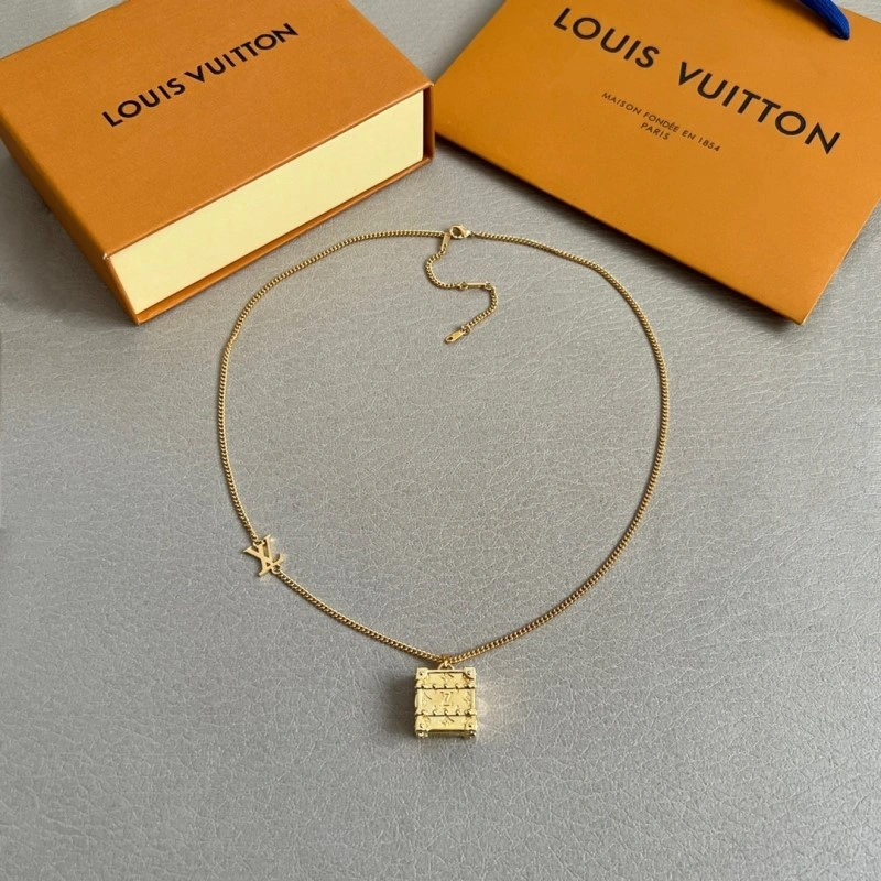 Trendsetting Louis Vuitton Necklaces 247789