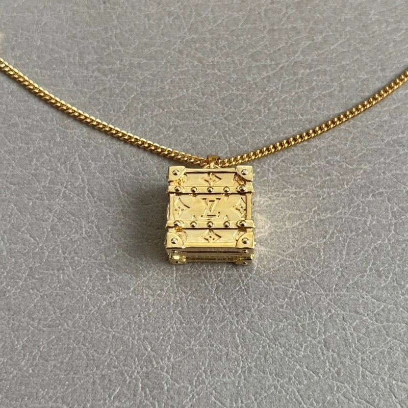 Trendsetting Louis Vuitton Necklaces 247789