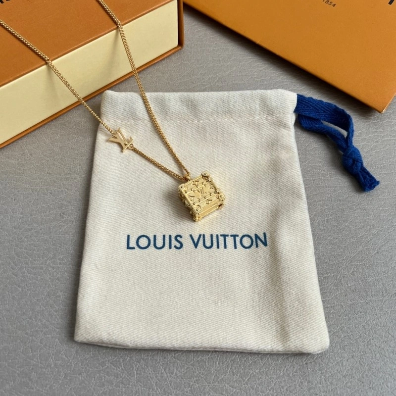 Trendsetting Louis Vuitton Necklaces 247789