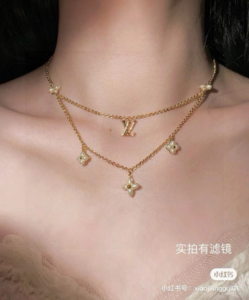 Sporty Louis Vuitton Necklaces 247787