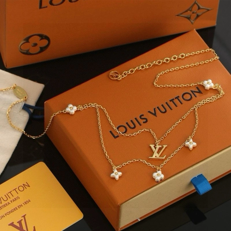 Sporty Louis Vuitton Necklaces 247787