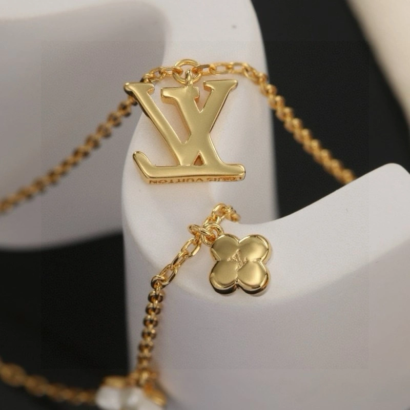 Sporty Louis Vuitton Necklaces 247787