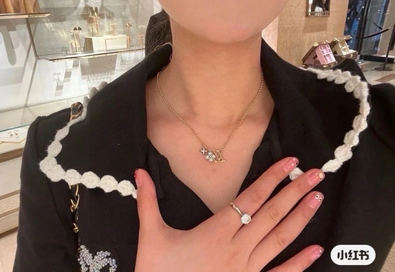 Trendsetting Louis Vuitton Necklaces 247767