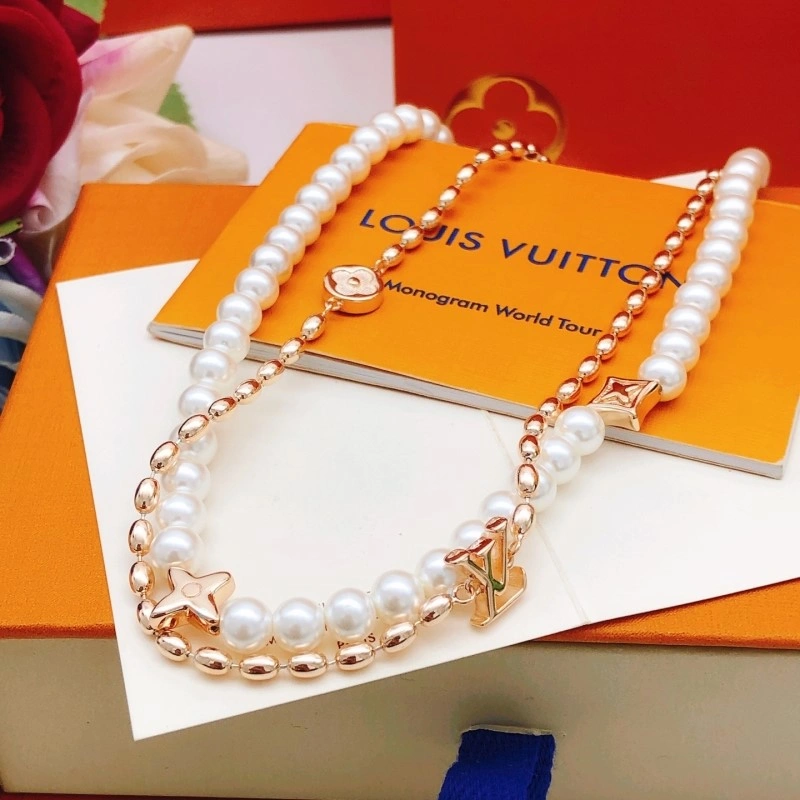 Louis Vuitton Necklaces Attractive 247766