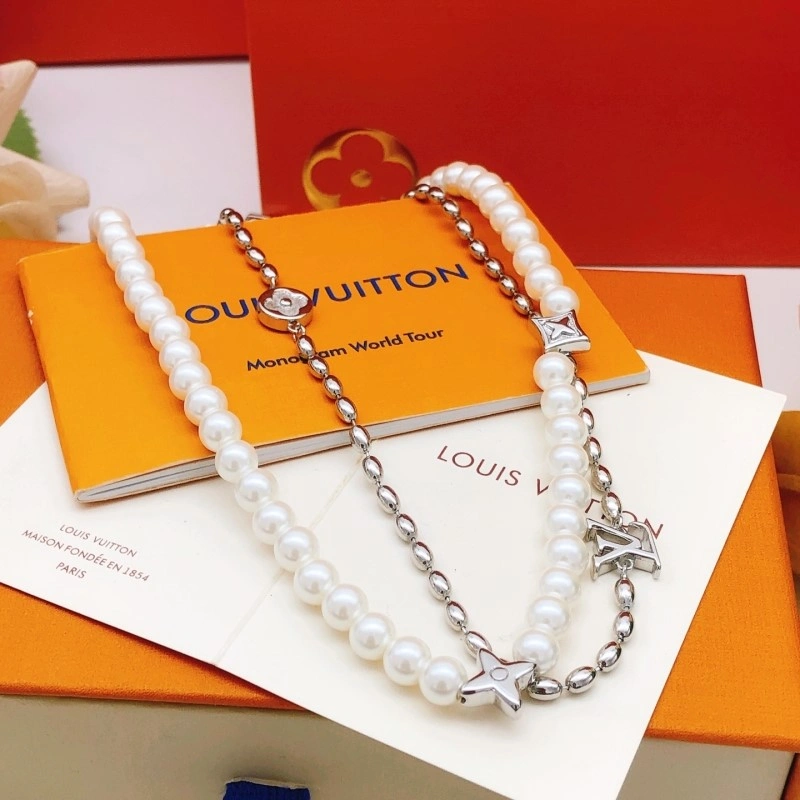 Louis Vuitton Necklaces DailyWear 247763