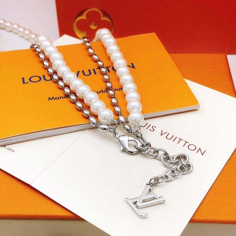 Louis Vuitton Necklaces DailyWear 247763