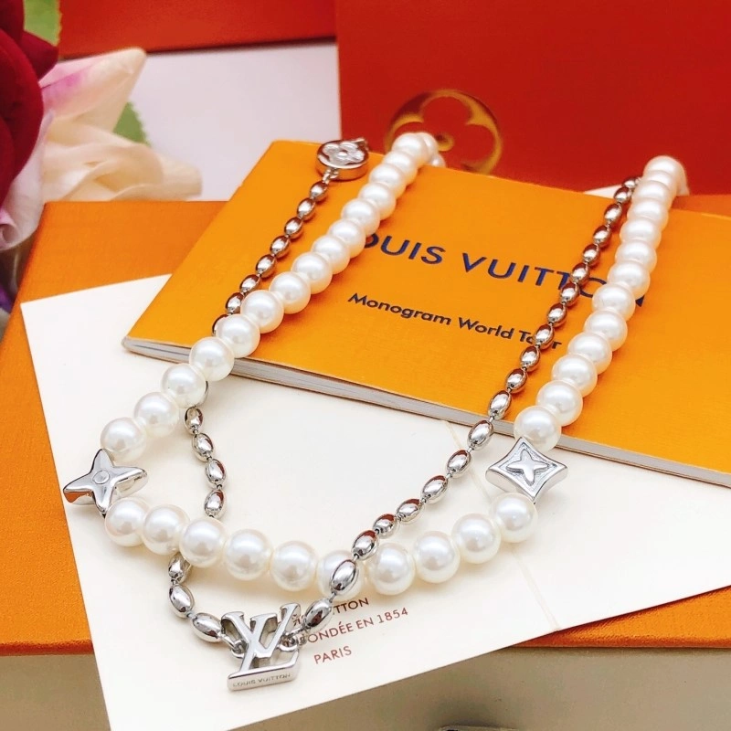 Louis Vuitton Necklaces DailyWear 247763