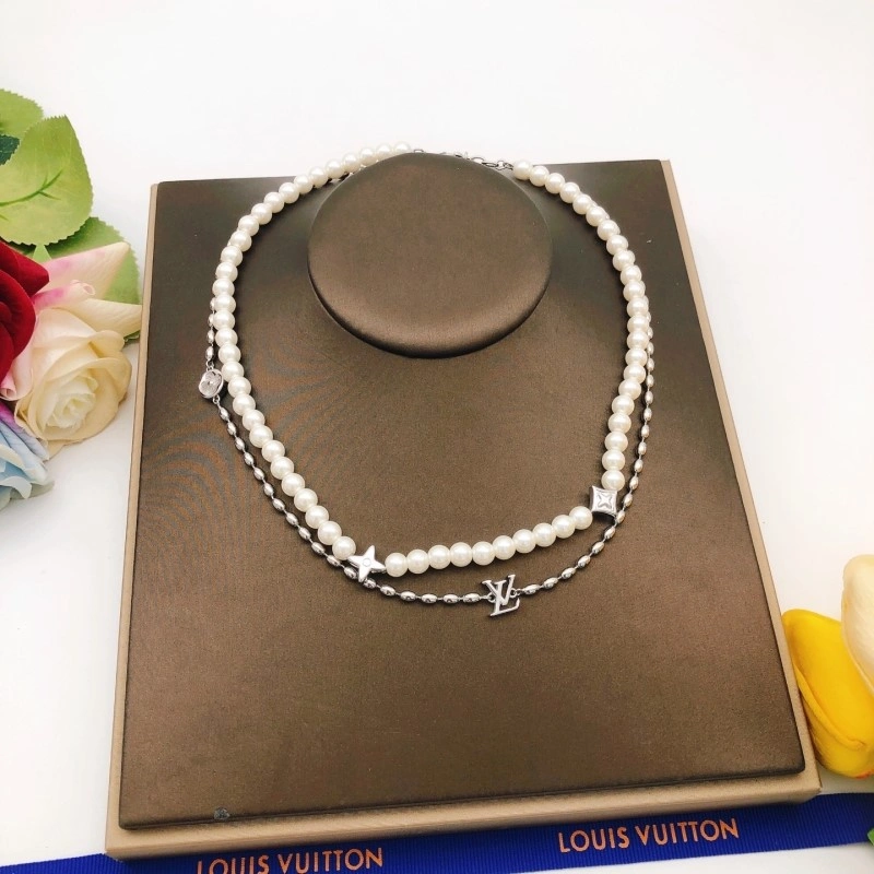 Louis Vuitton Necklaces DailyWear 247763