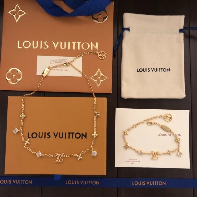 Louis Vuitton Necklaces Breathable 247772