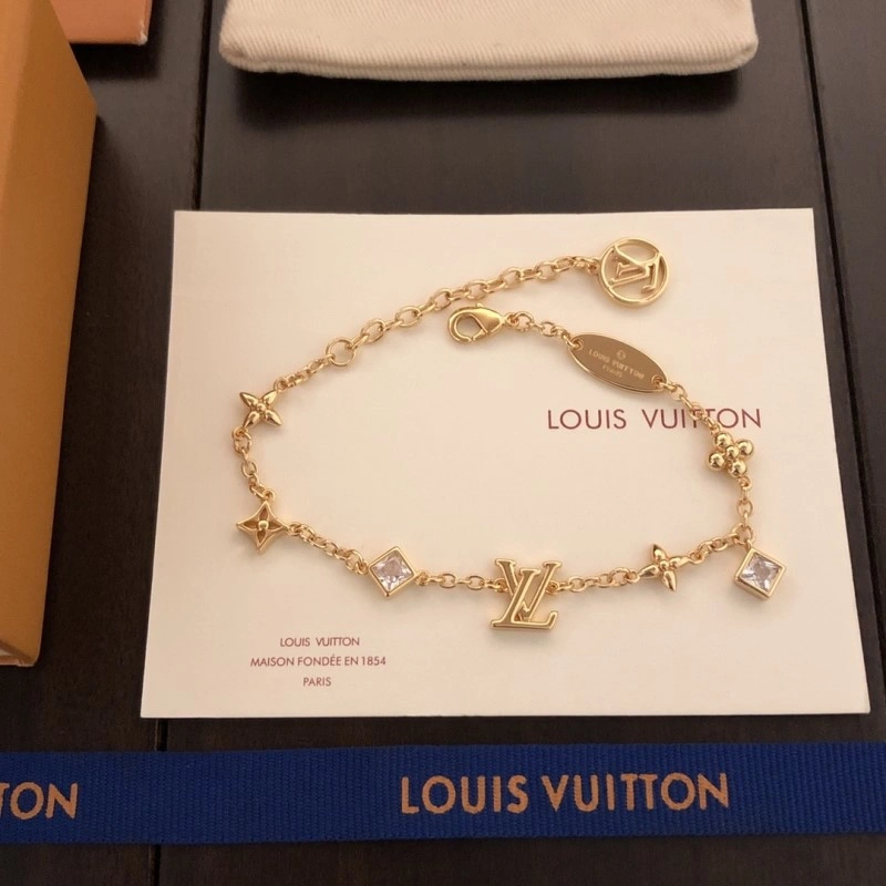 Louis Vuitton Necklaces Breathable 247772