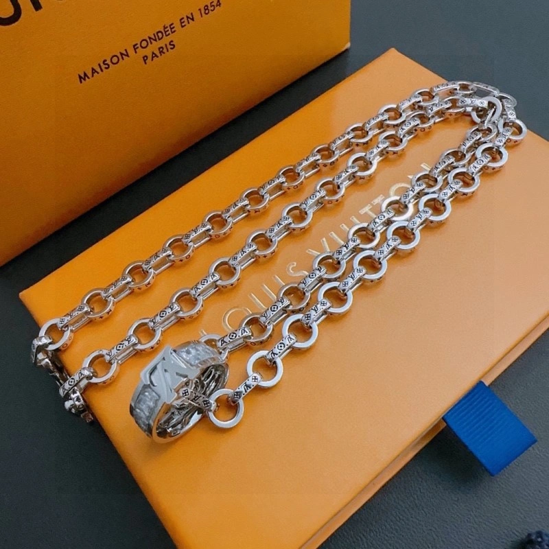 Louis Vuitton Necklaces Snug 247780