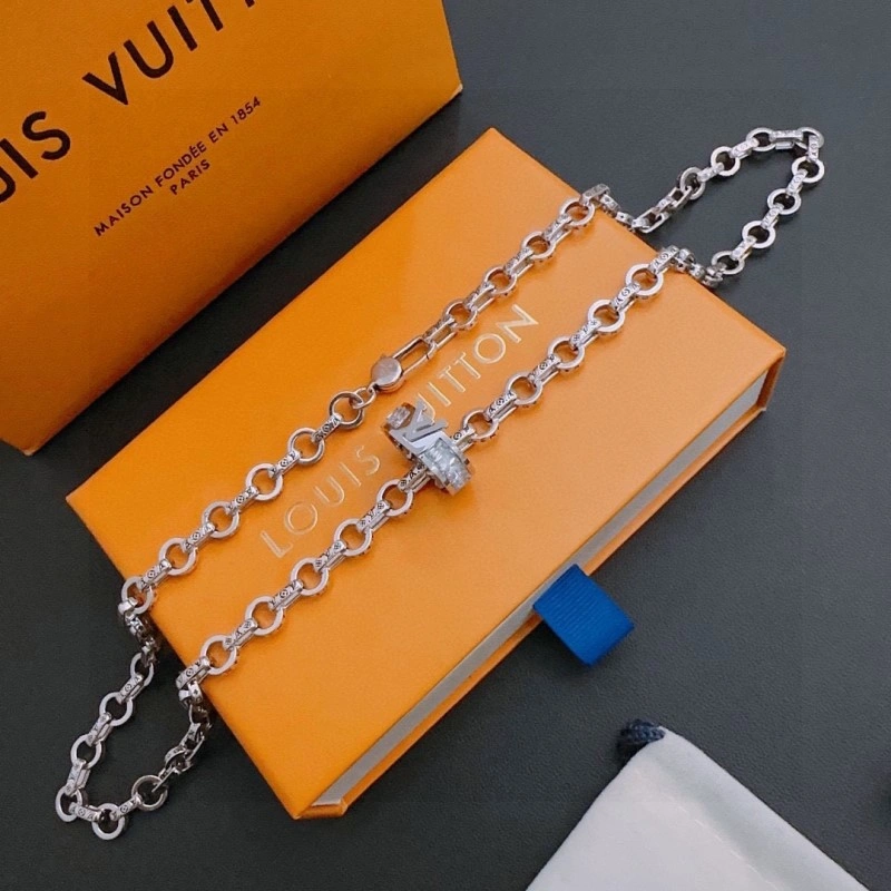 Louis Vuitton Necklaces Snug 247780