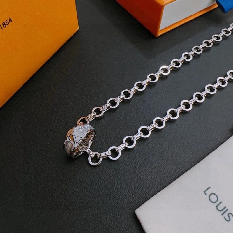 Louis Vuitton Necklaces Snug 247780
