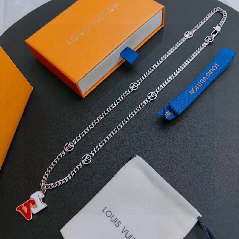 Versatile Louis Vuitton Necklaces 247781