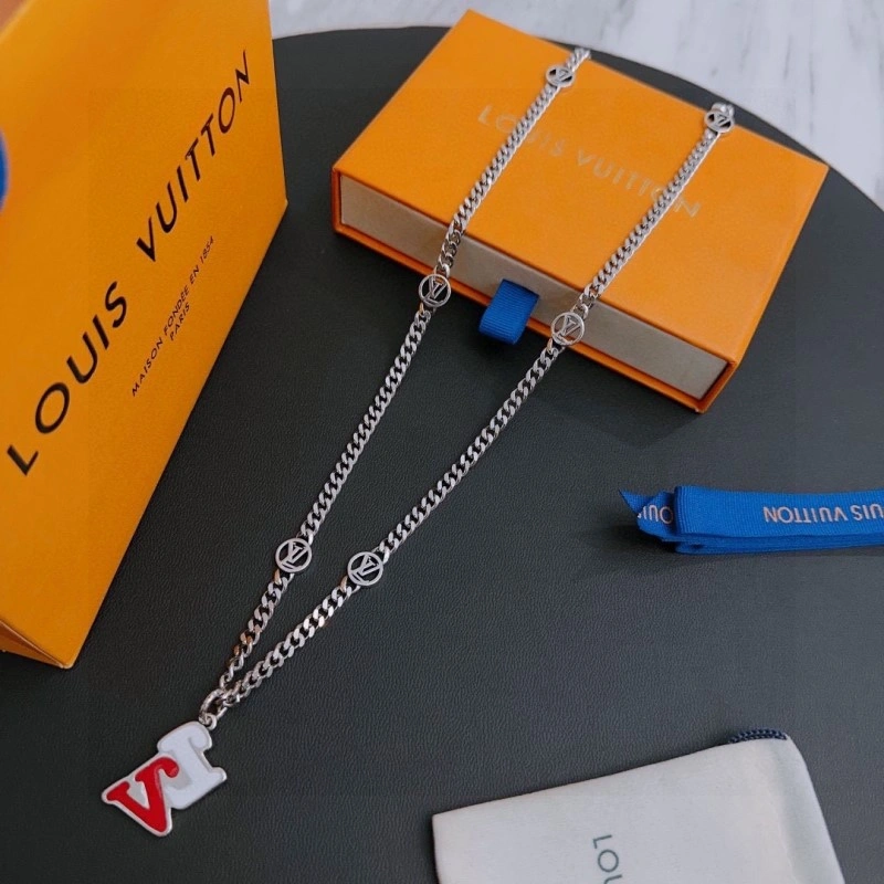 Versatile Louis Vuitton Necklaces 247781