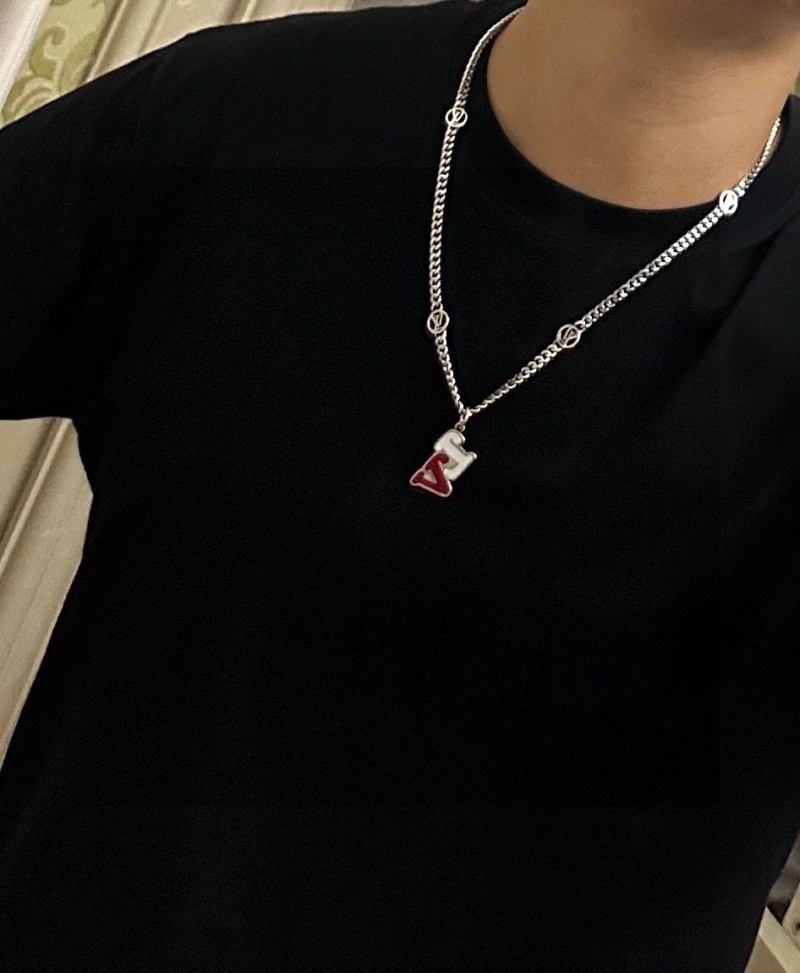 Versatile Louis Vuitton Necklaces 247781