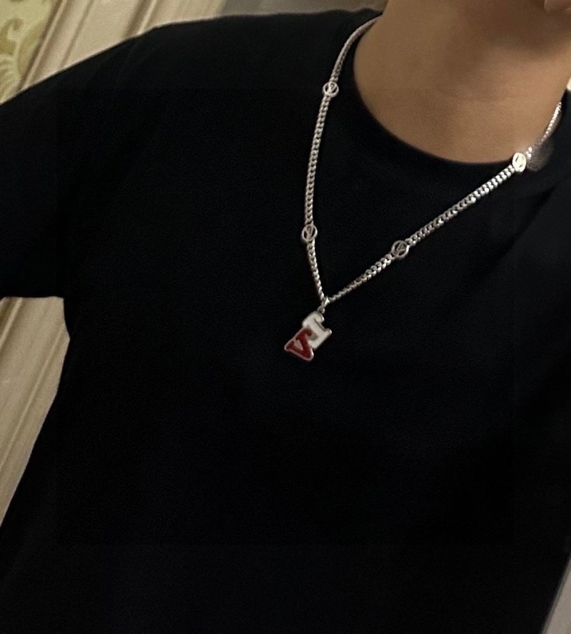 Versatile Louis Vuitton Necklaces 247781
