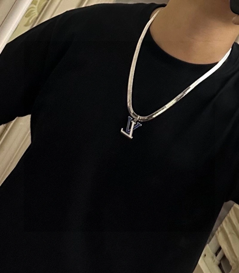 Stylish Louis Vuitton Necklaces 247783