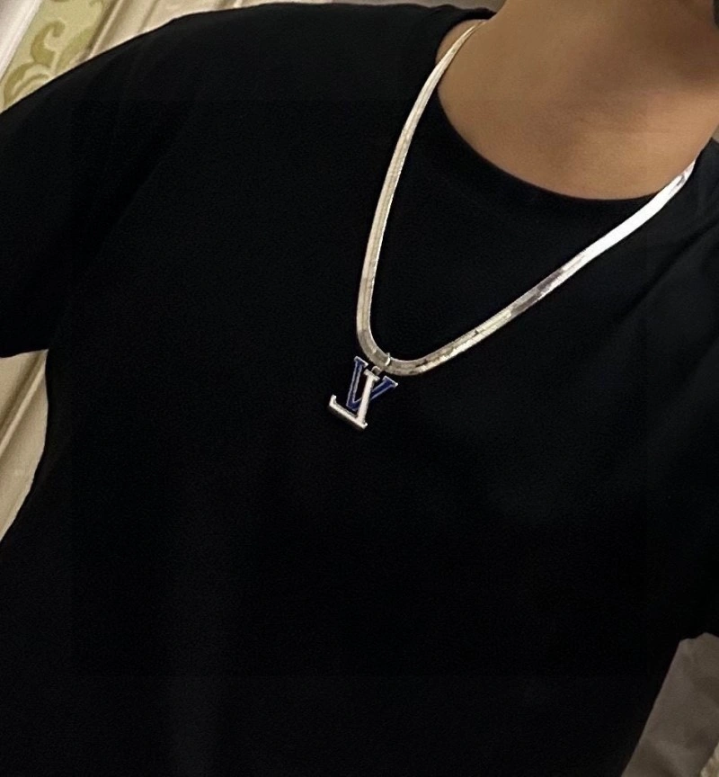 Stylish Louis Vuitton Necklaces 247783