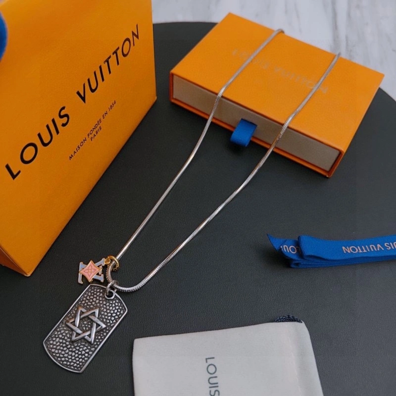 Louis Vuitton Necklaces Comfortable 247771