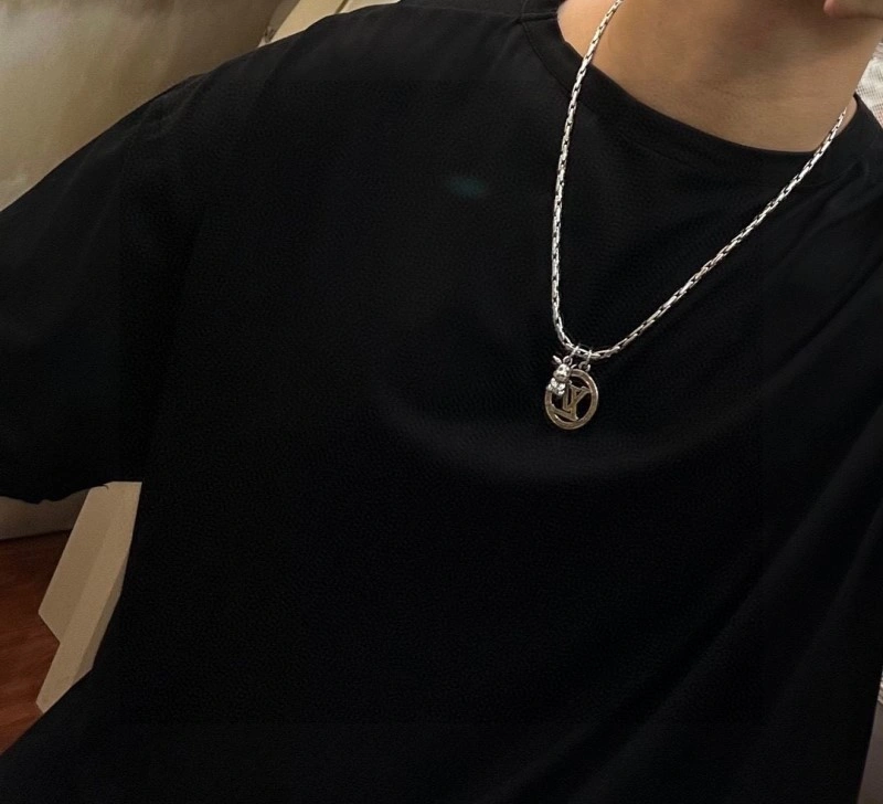 Louis Vuitton Necklaces DailyWear 247746